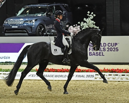 CharlotteFry on Glamourdale Kim MacMillan