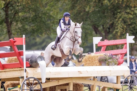 Olivia Dutton on Jewelent