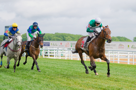 Predominate Graham Watters win Valentine 3